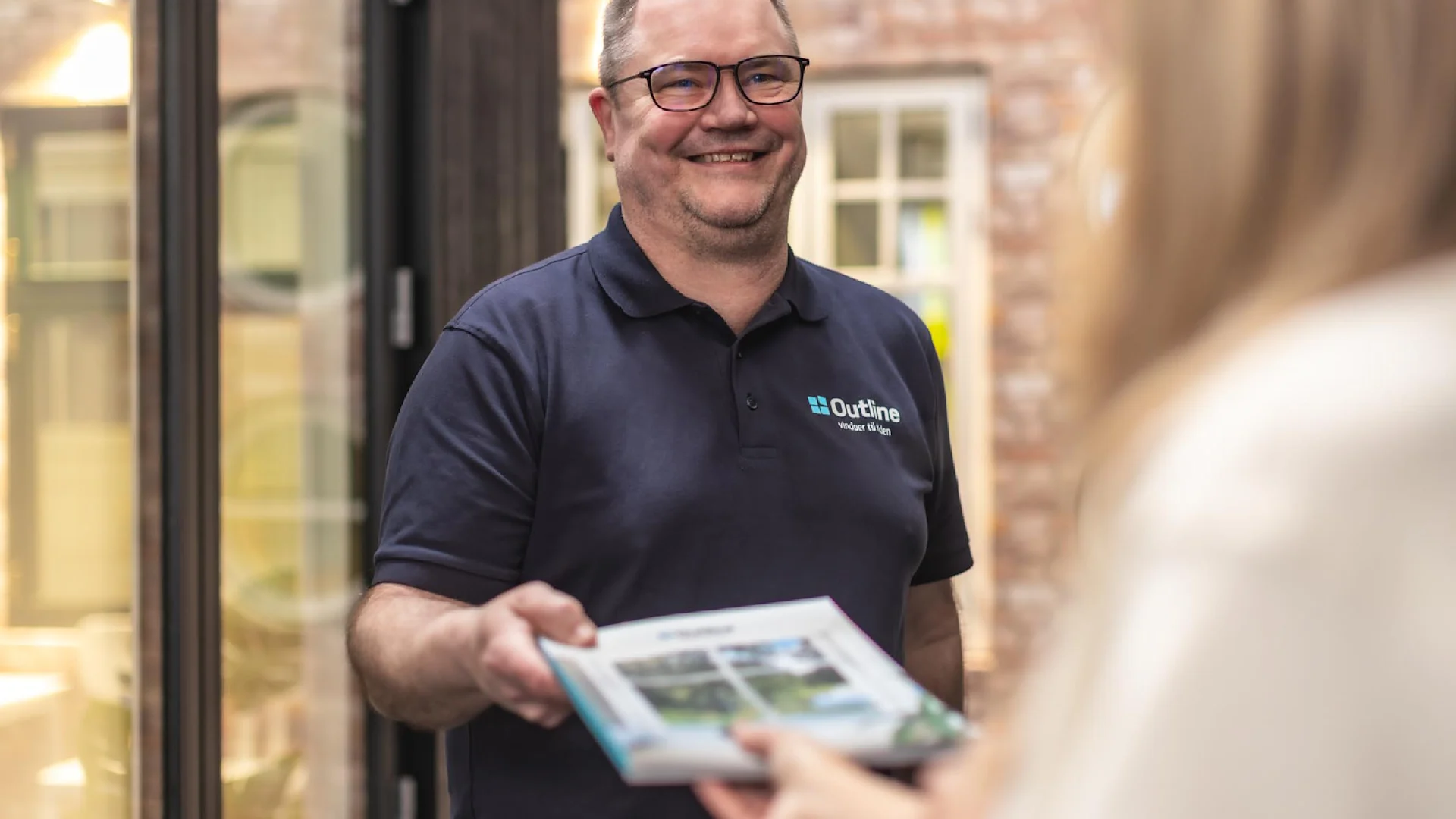 Drømmer du om nye vinduer, men er i tvivl om stil, funktion eller materialer? I Outlines showroom i Farsø og Brøndby kan du opleve Outlines brede udvalg af vinduesløsninger – og få personlig rådgivning af deres dygtige vindueskonsulenter.