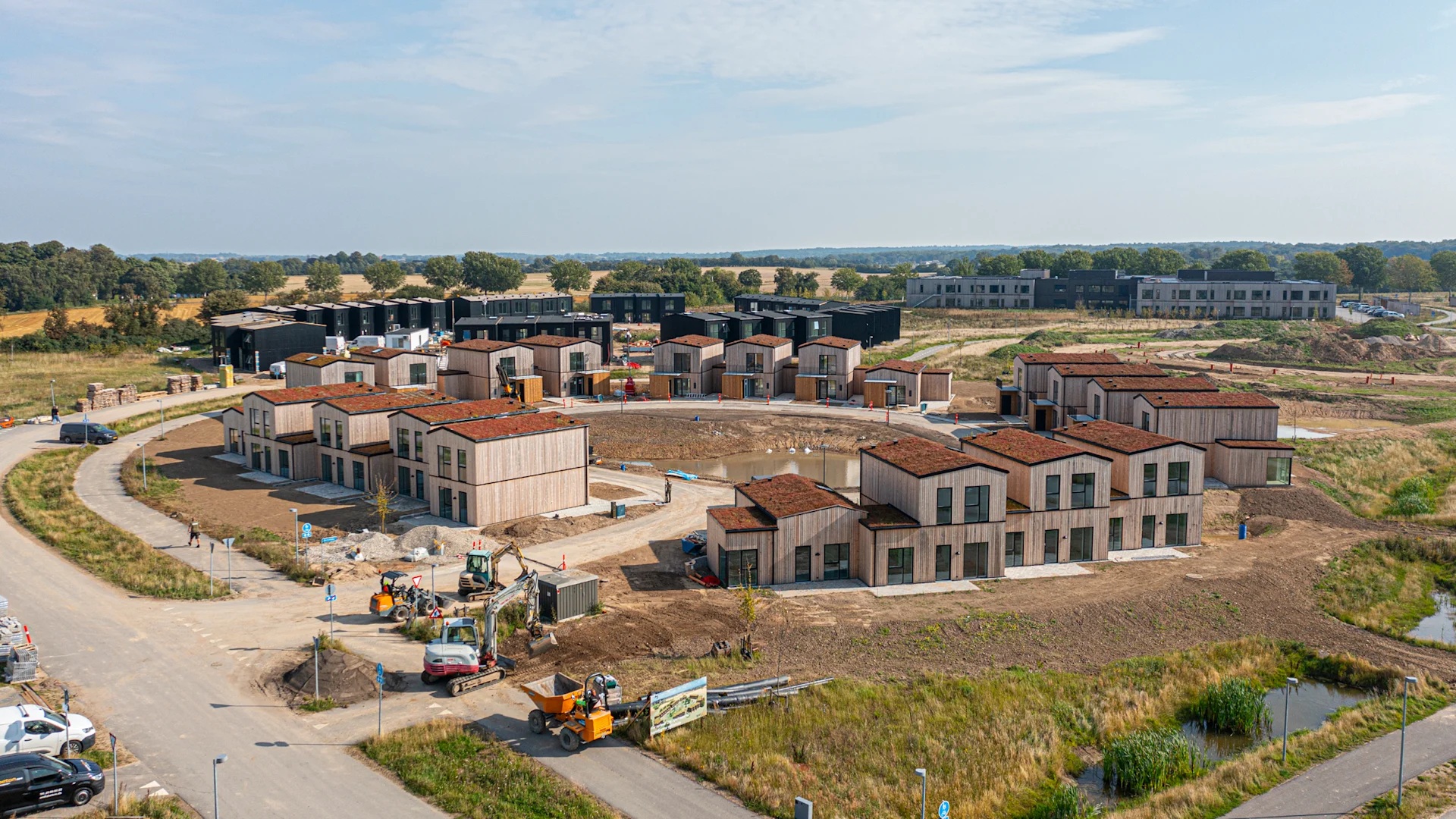 I Helsinge er 62 nye rækkehuse i Troldebakkerne opført med lokal afledning af regnvand (LAR).