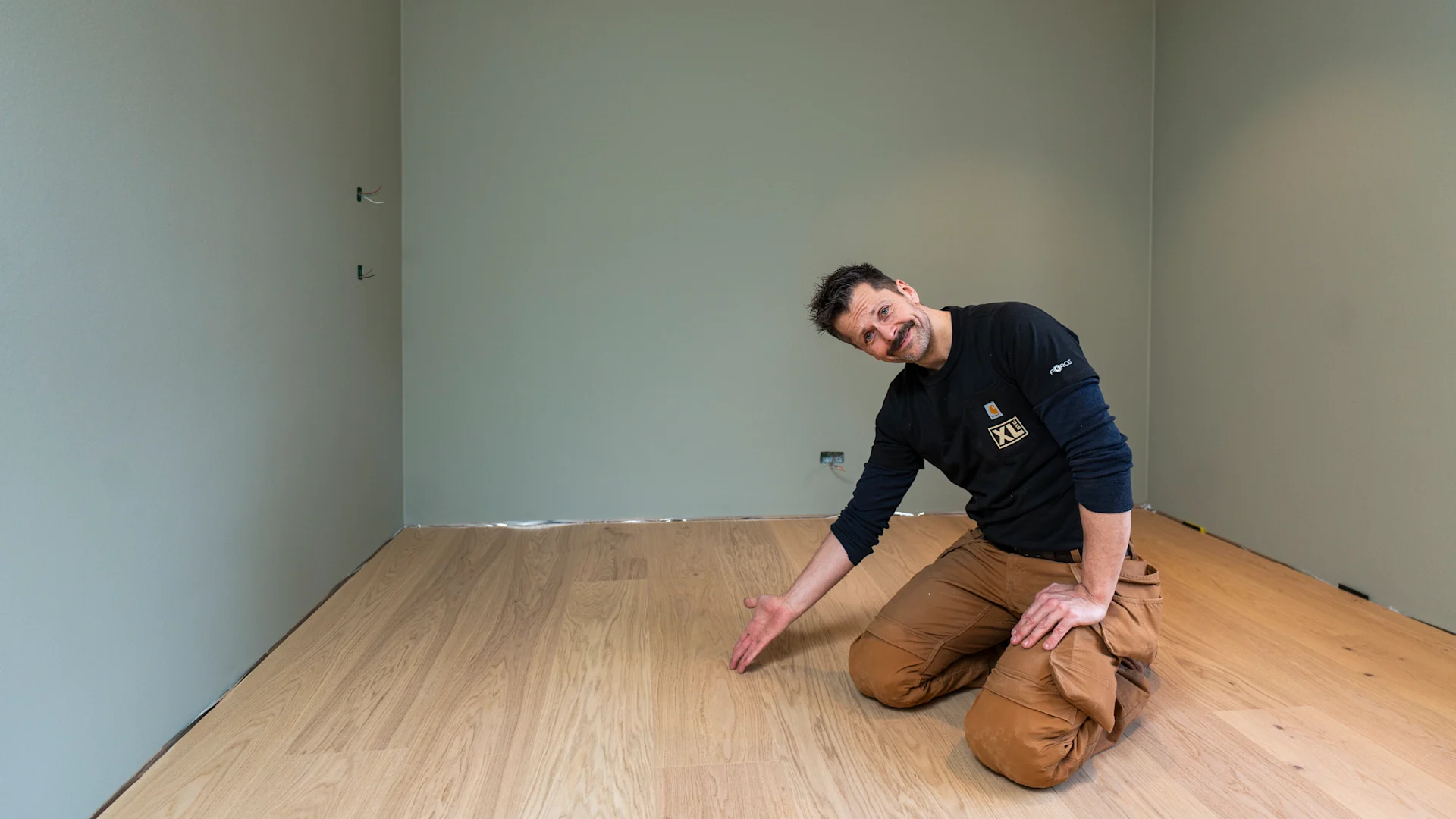 jacob carlsson viser færdiglagt gulv