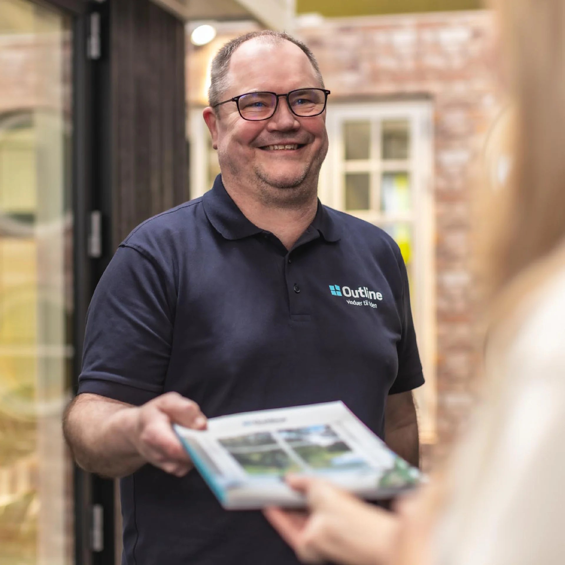 Drømmer du om nye vinduer, men er i tvivl om stil, funktion eller materialer? I Outlines showroom i Farsø og Brøndby kan du opleve Outlines brede udvalg af vinduesløsninger – og få personlig rådgivning af deres dygtige vindueskonsulenter.