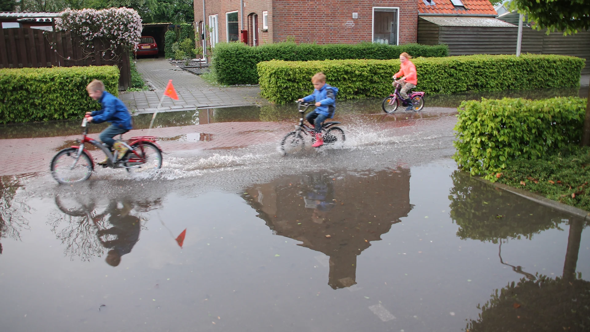 Stigende mængder regn øger behovet for afvanding for undgåelse af oversvømmelser.