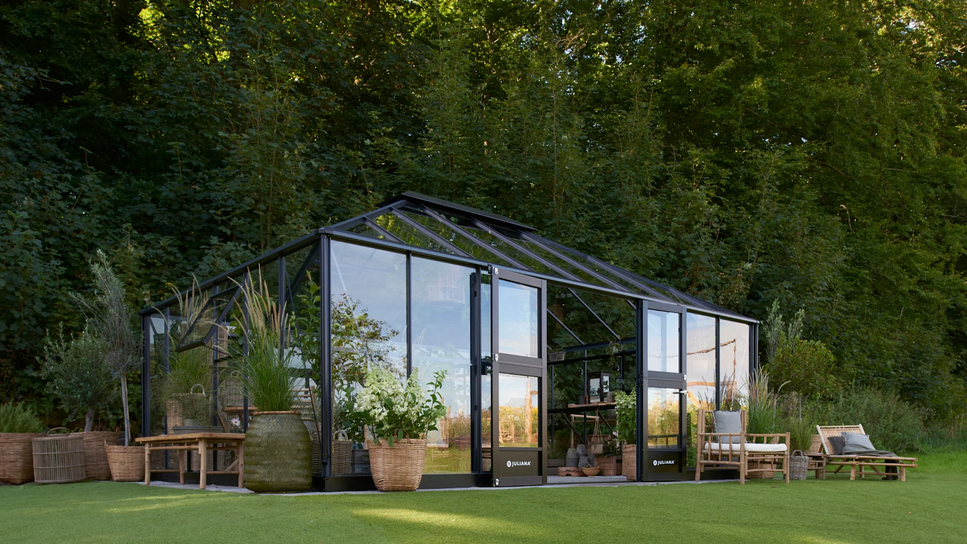 2480x1395 store drivhuse grand oase