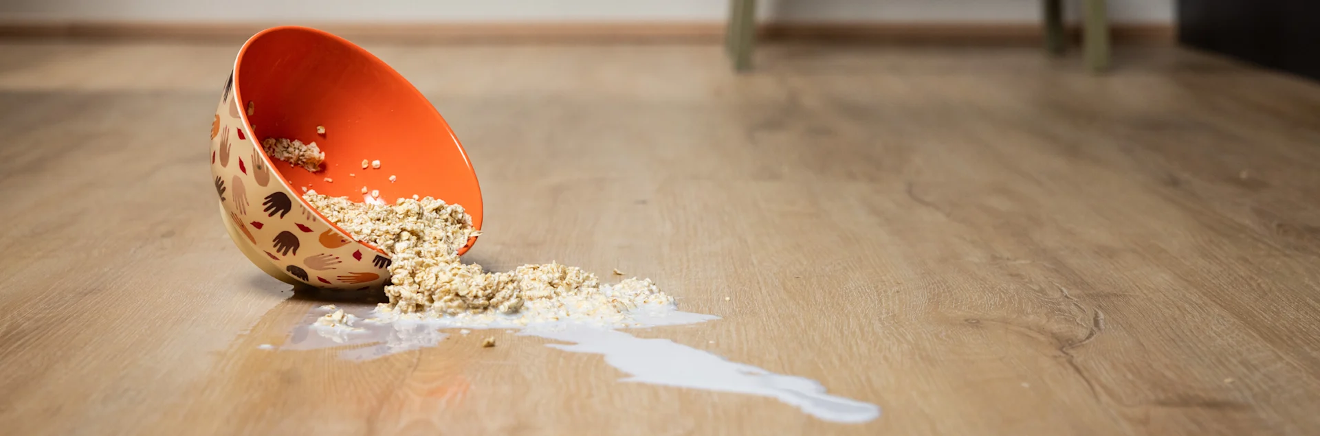 Moland Bastion Vinyl giver et elegant og roligt udtryk i hele hjemmet – perfekt til moderne hjem med åbne planløsninger, hvor køkken, stue og gang flyder sammen