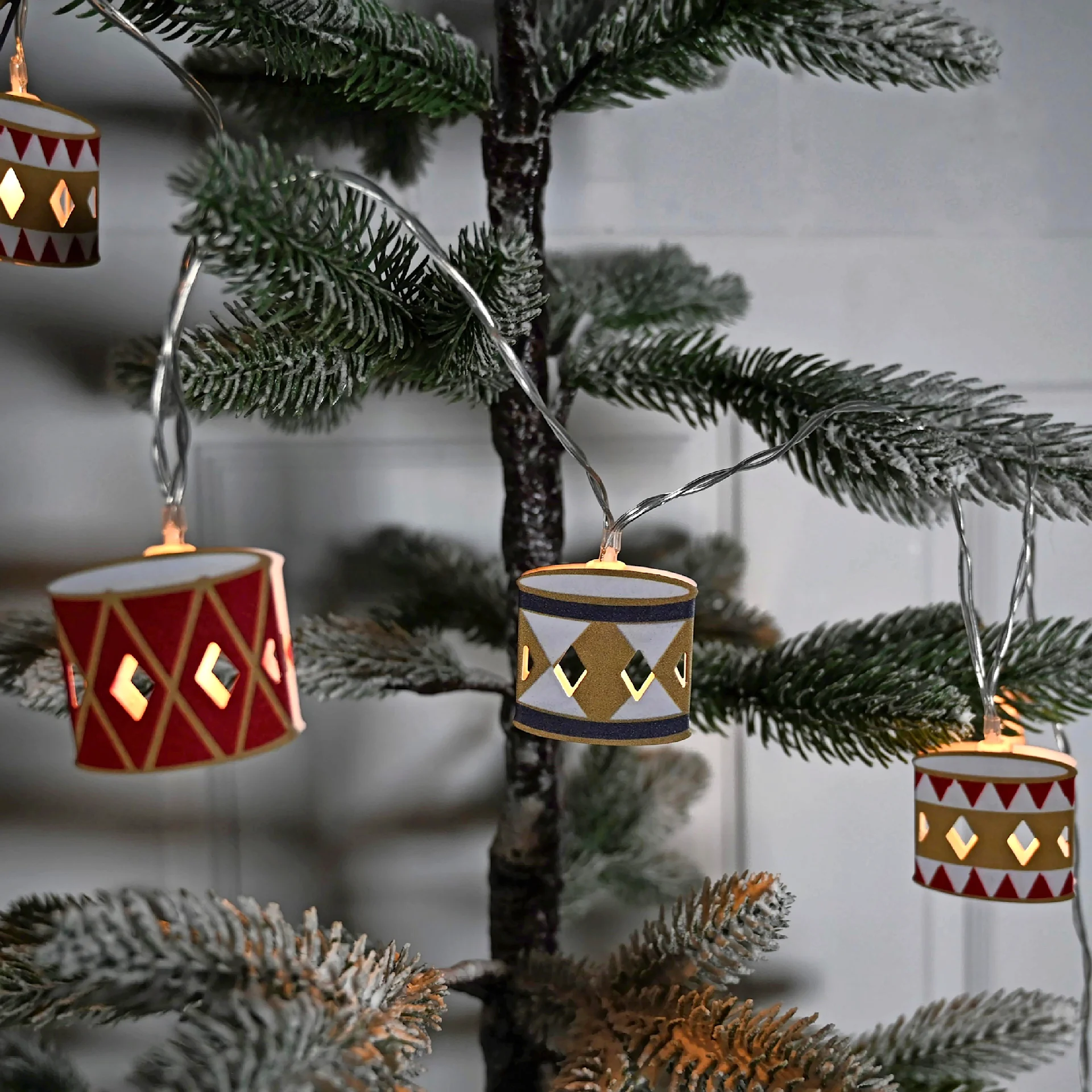 Find julepynt hos XL-BYG Skab den rette julestemning med flot julepynt fra XL-BYG. Uanset om du leder efter klassisk pynt til hjemmet, hyggelig belysning til haven eller dekorative detaljer til julebordet, finder du et bredt udvalg hos os. 