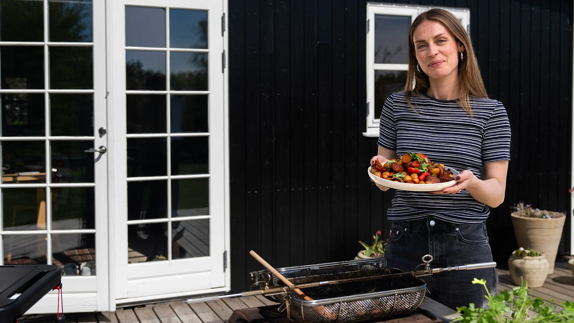 One pot rotisseri anrettes med grønt på et fad