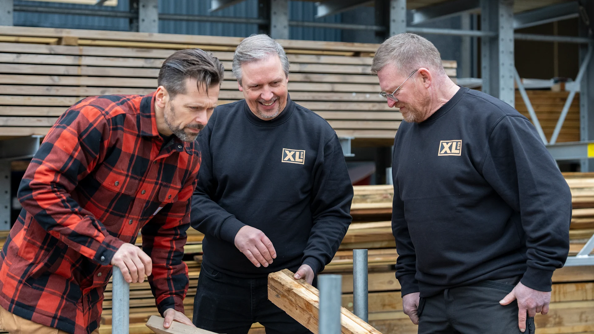 Kravene til den professionelle håndværker bliver stadig større, hvad angår løsninger til bæredygtigt byggeri. Derfor uddanner vi hos XL-BYG løbende medarbejdere som certificerede rådgivere i bæredygtige byggematerialer.