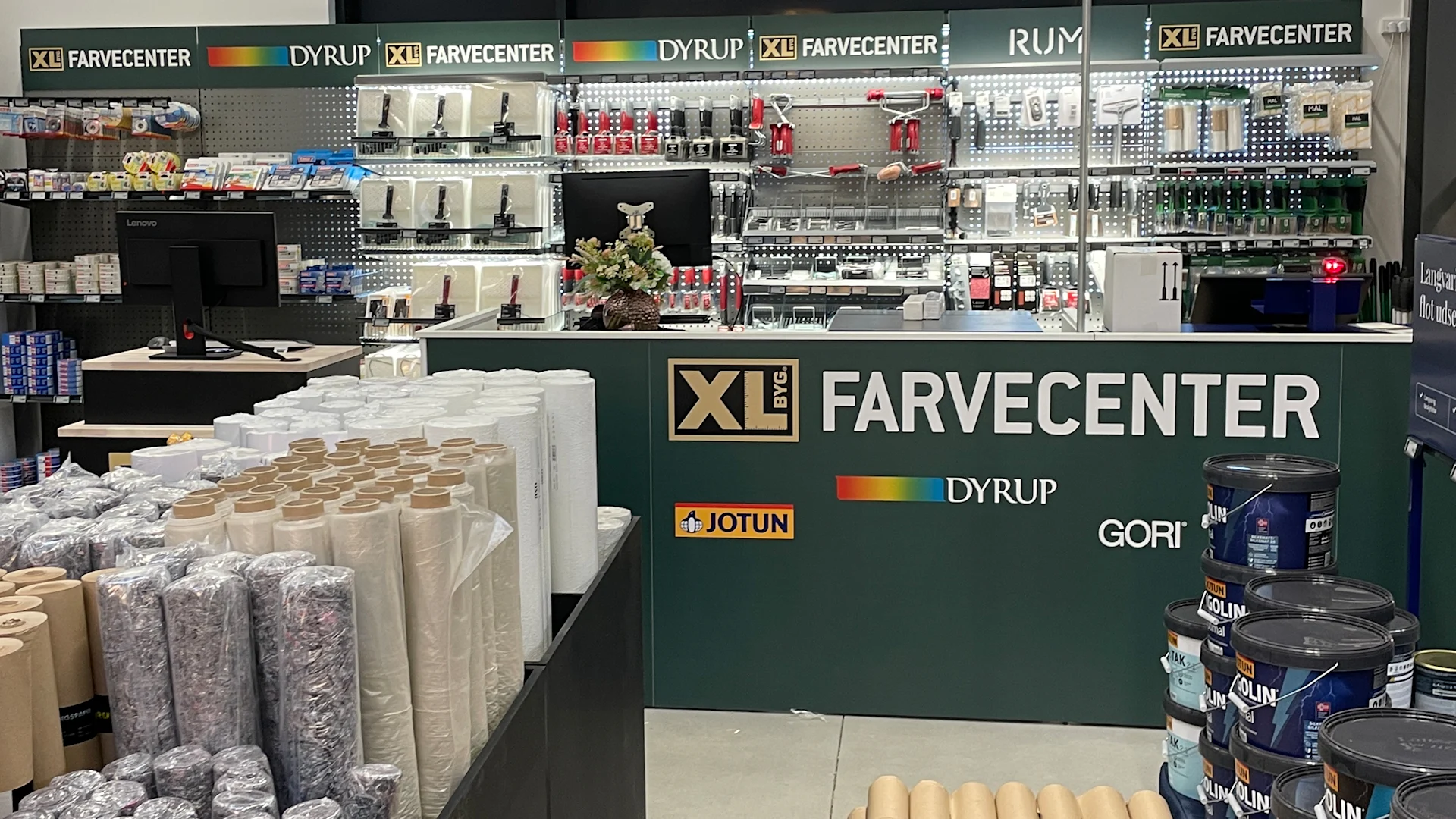 BREDT UDVALG til STÆRKE PRISER i vores Farvecenter