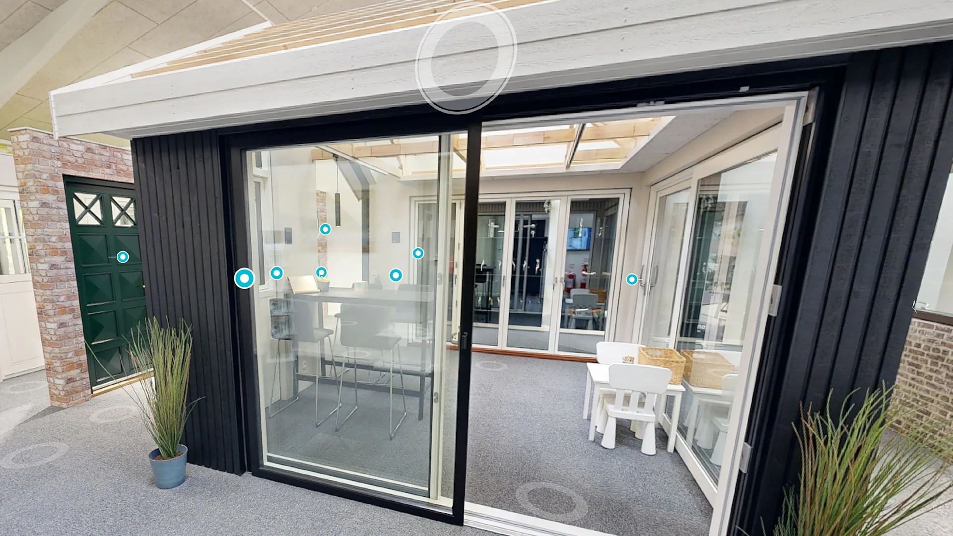 outline-showroom-2480x1395