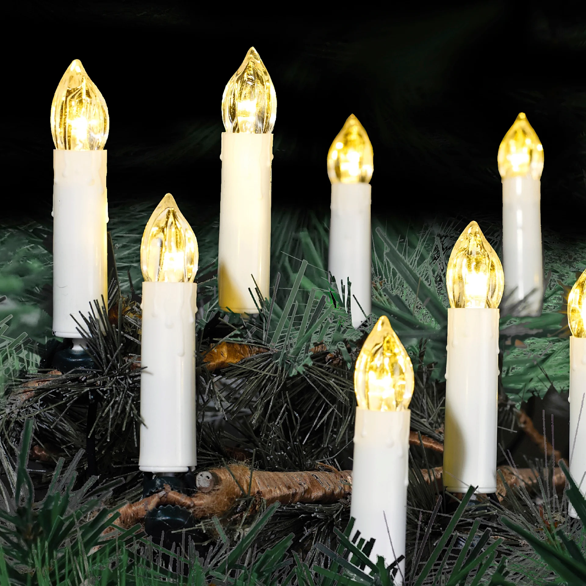 Tilbehør til juletræ hos XL-BYG Gør juletræet ekstra flot med tilbehør fra XL-BYG. Vi har alt, hvad du skal bruge for at fuldende julestemningen – fra klassiske juletræstæpper og dekorative julestjerner til smukke julelys, der skaber hygge i hele rummet.