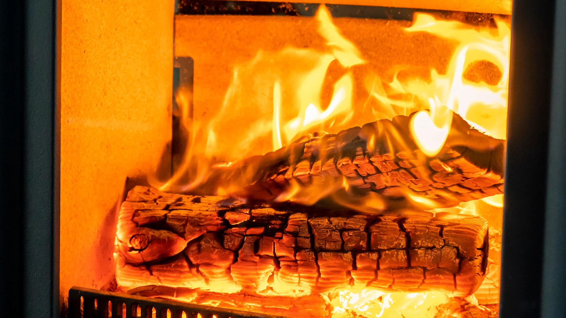 goer-braendeovn-og-pejs-klar-til-vinter-2480x1395 2