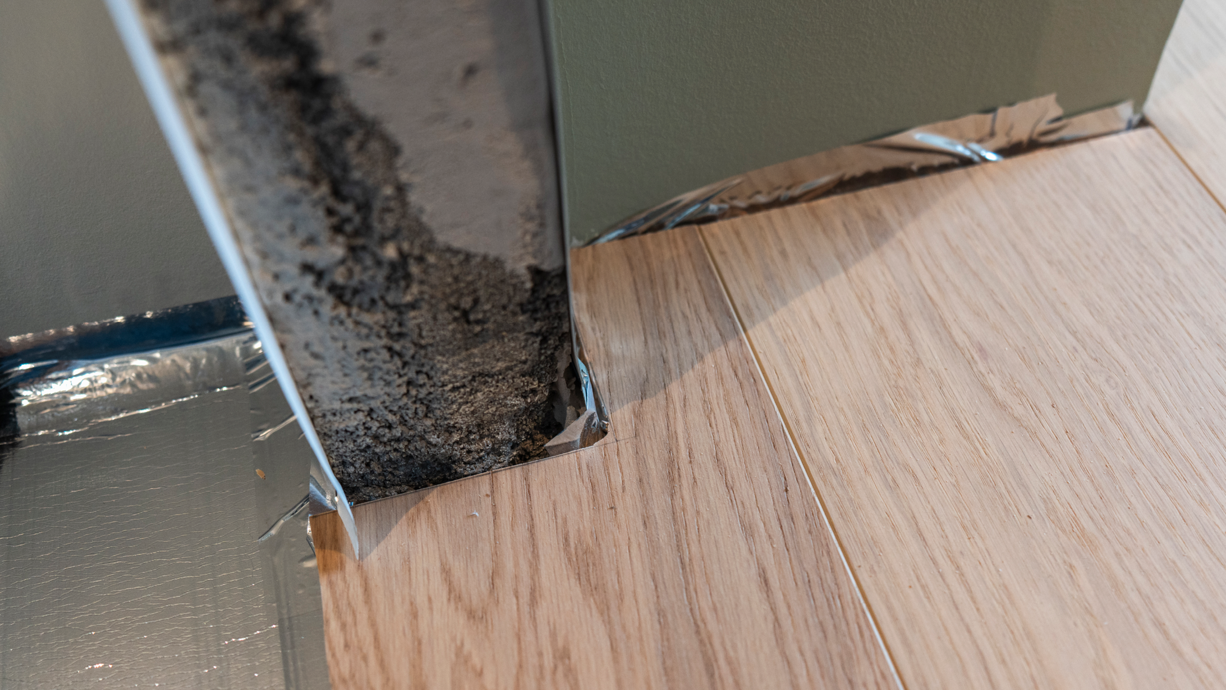 gulvbræt omkring hjørne tilasses