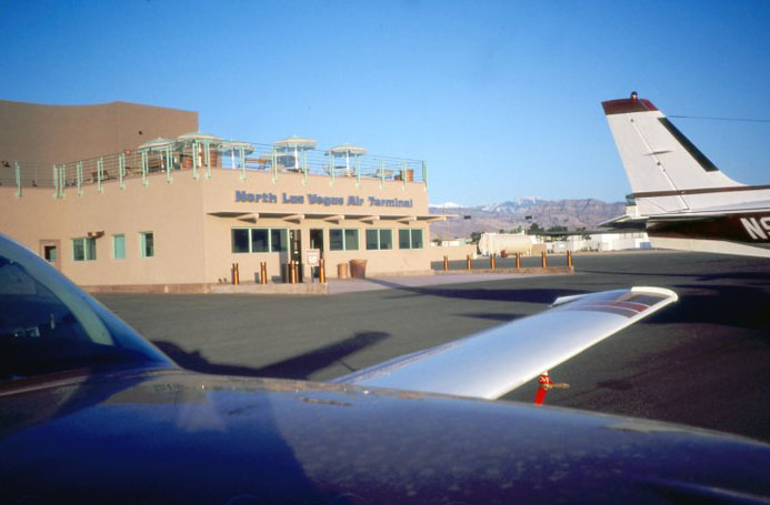 1992 VGT Airport History Highlights Col01-02 (VGT)