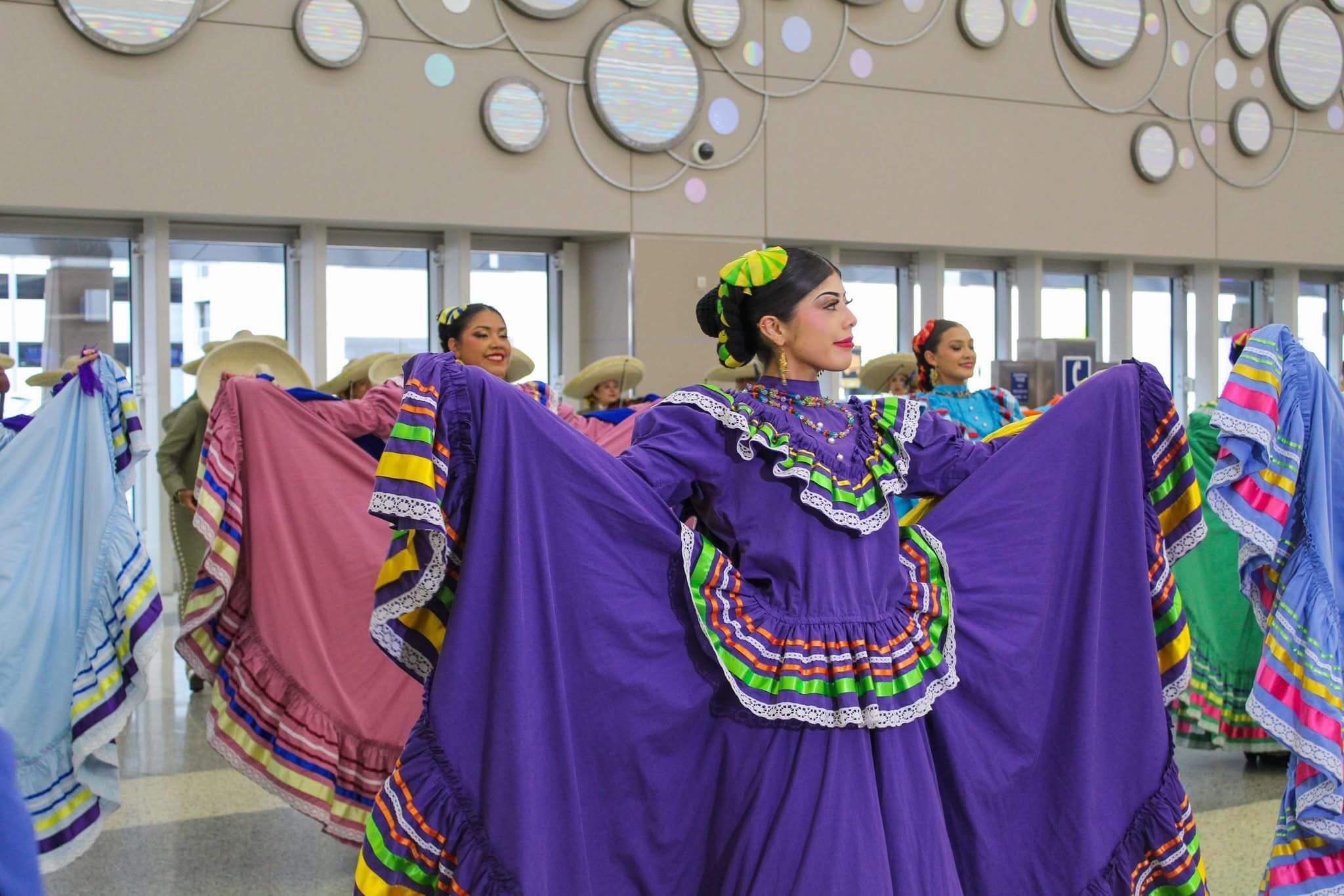 High school performers bring talent and tradition to LAS