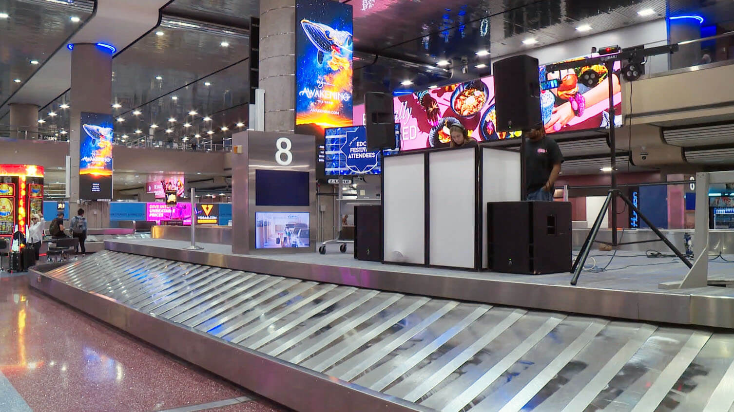Student DJs bring the beats for EDC arrivals