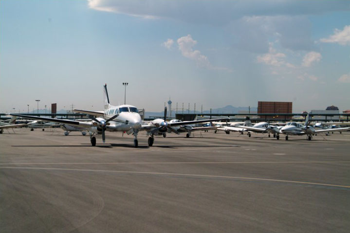 1995 VGT Airport History Highlights Col01 (VGT)