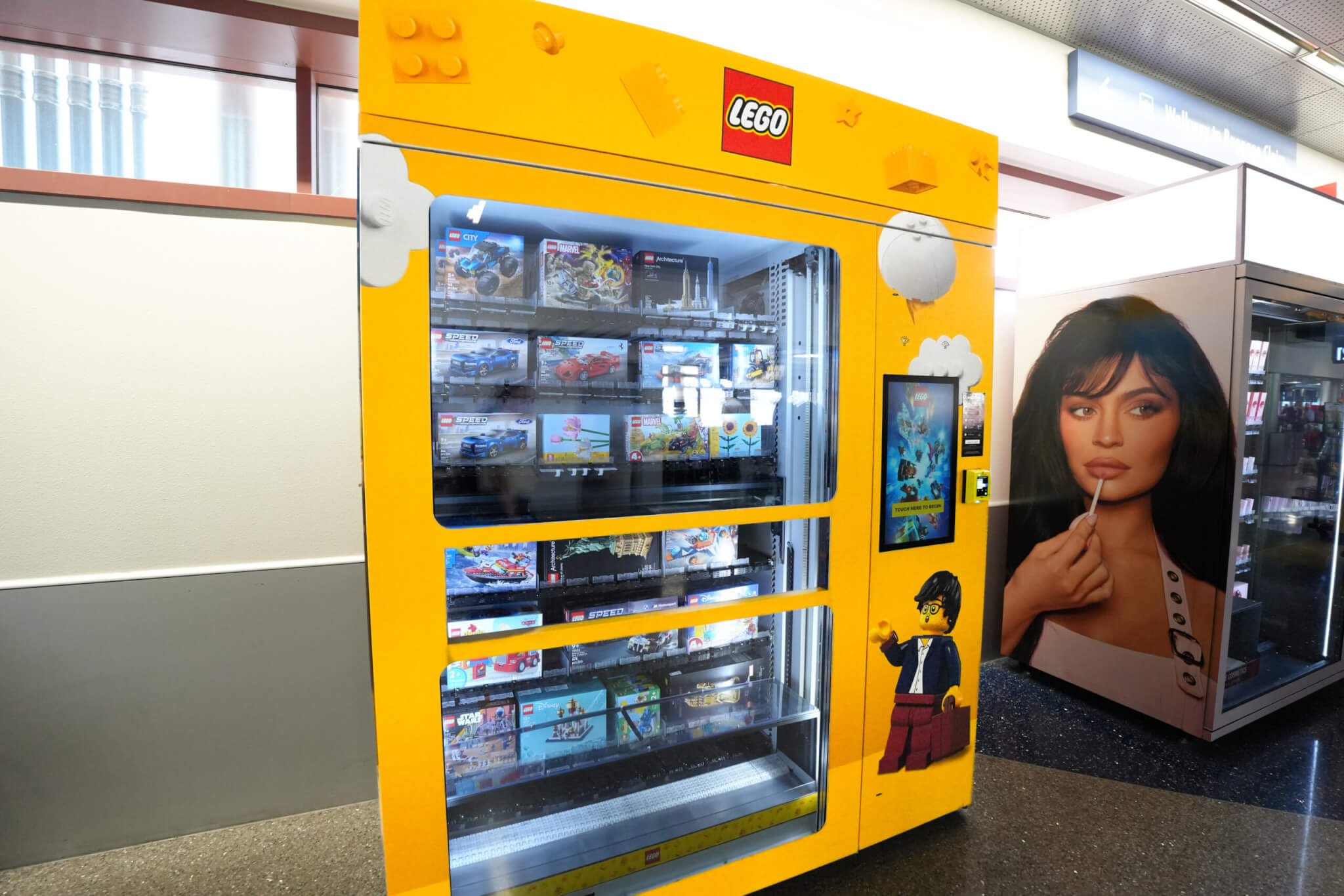 6a-Lego-Vending-Machine-C-Gates-1-scaled