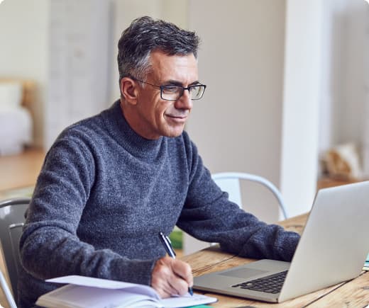 Man taking course on a laptop