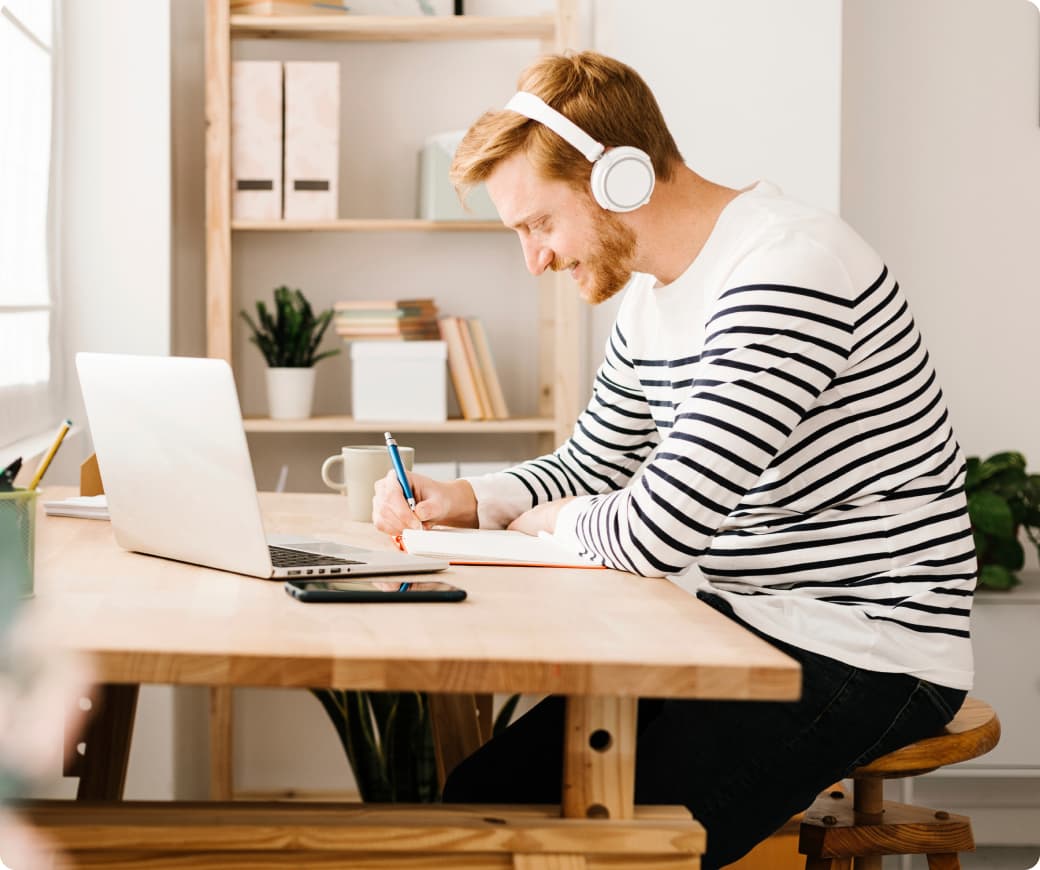 Student taking course on laptop