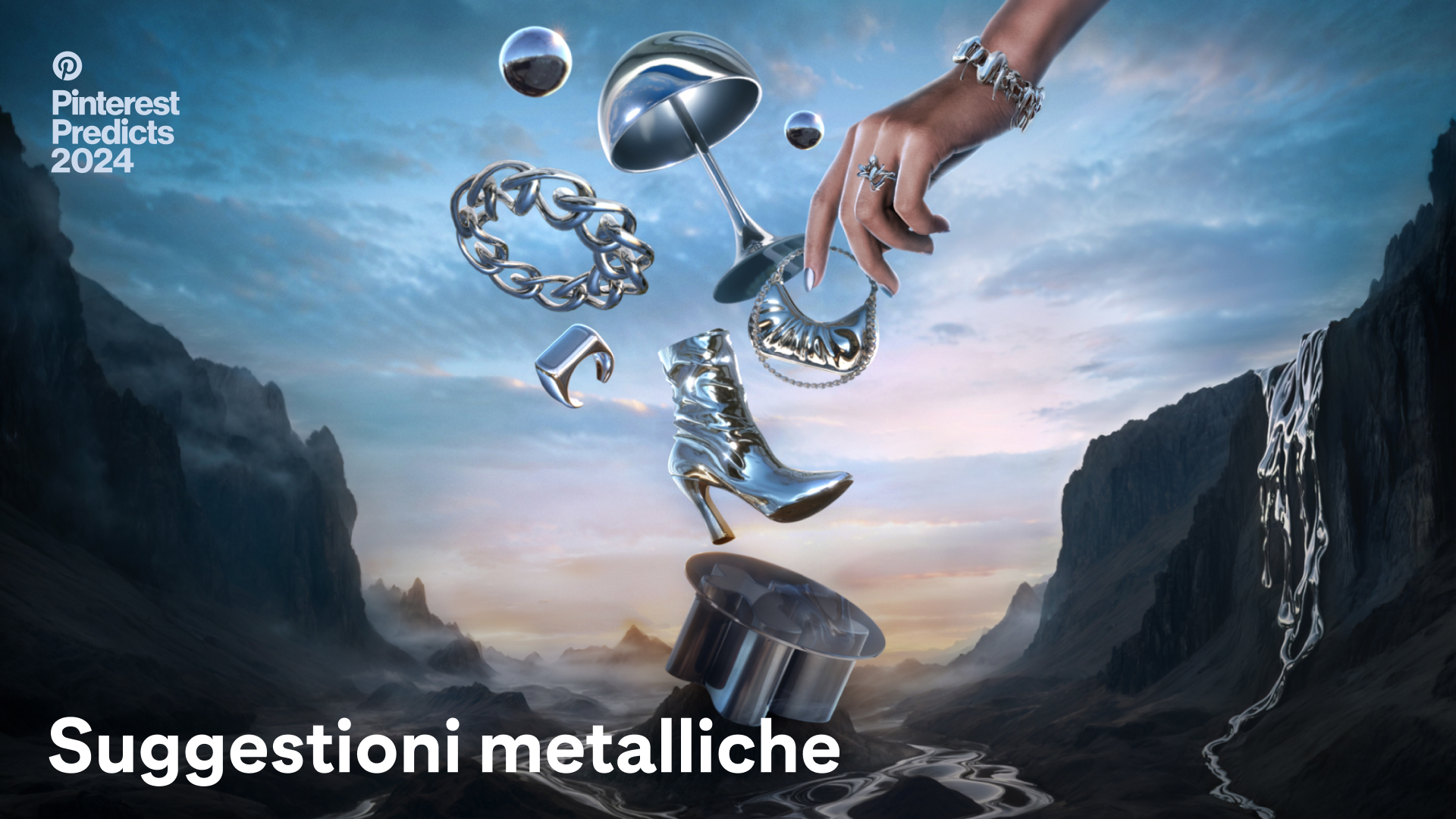 una cascata e un fiume di metallo liquido fanno da sfondo a oggetti metallici come stivali, anelli, braccialetti, borsa, sfere, lampada da tavolo e da scrivania