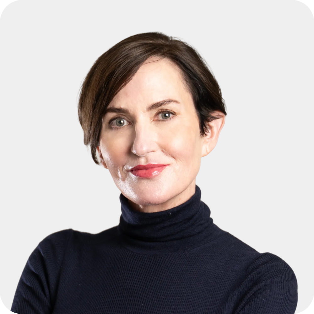 Un portrait de la directrice du marketing de Pinterest, Claudine Cheever. 