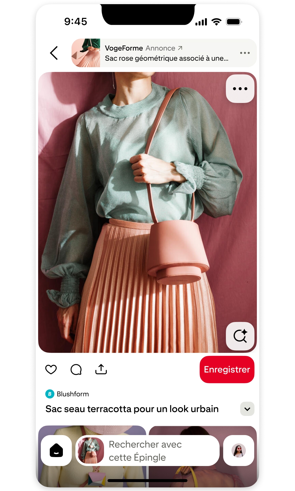 Produits Visual Search Ads - Deux images montrant la recherche d’un sac à main tendance, l’Épingle sélectionnée et la publicité pour un sac à main similaire apparaissant tout en haut de l’image.