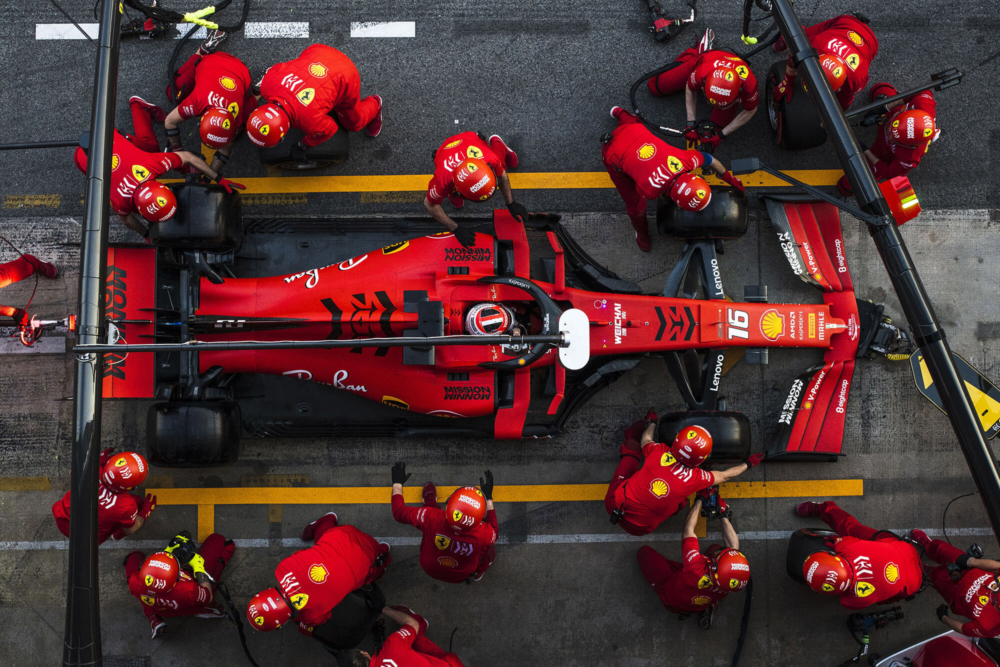 Formula One pitstop rush: 36 tasks. 22 people. 2 seconds.