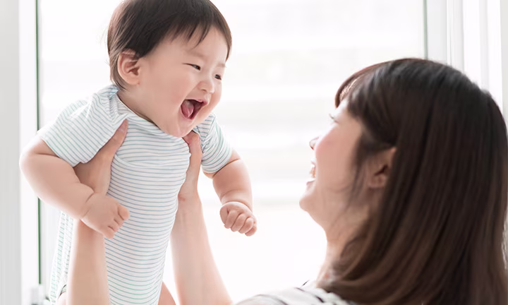 赤ちゃんはいつから笑うの？ 