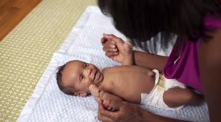 Primeira infância: brincadeiras com um bebê de 2 meses