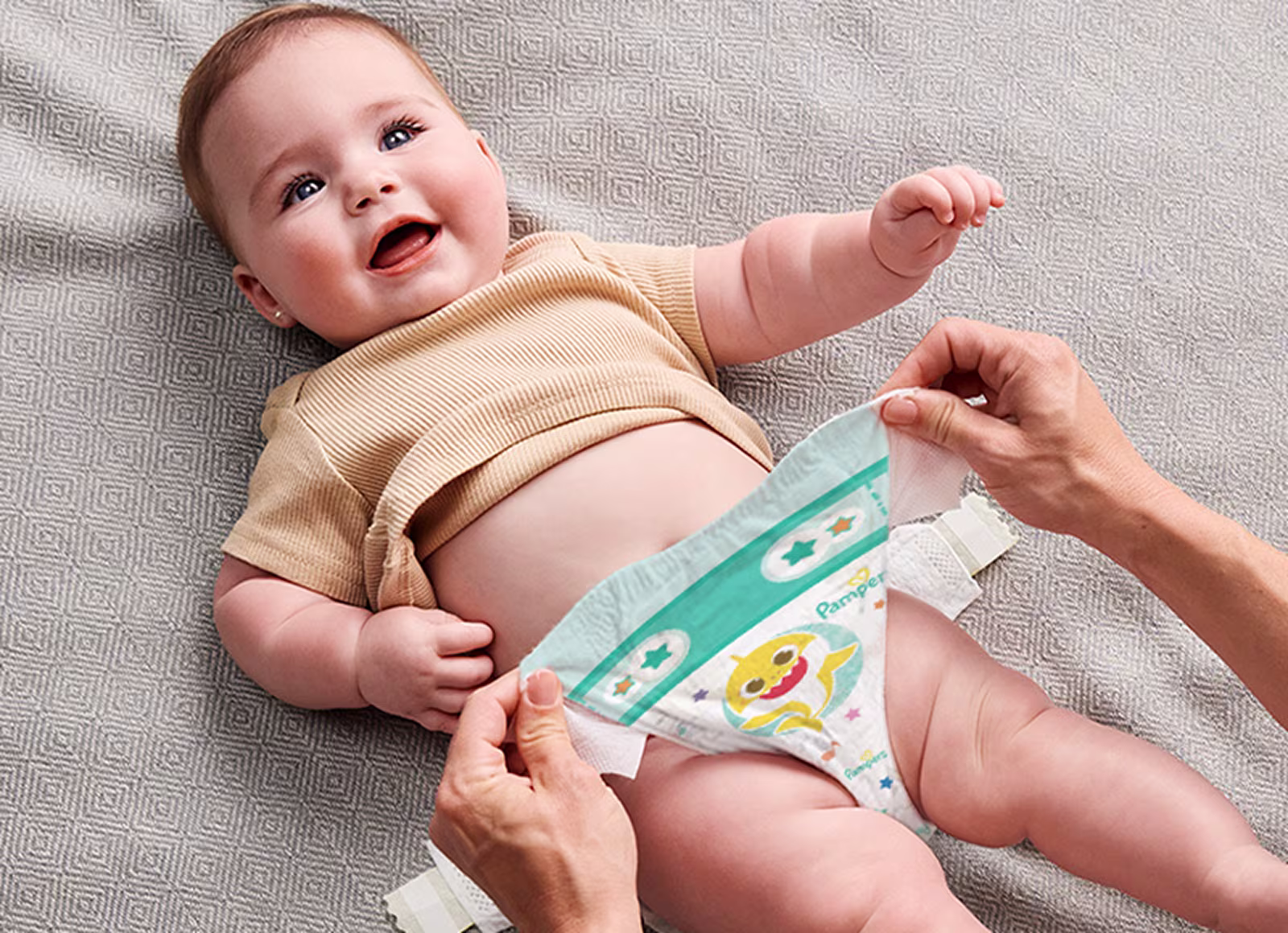 Mamãe trocando fralda