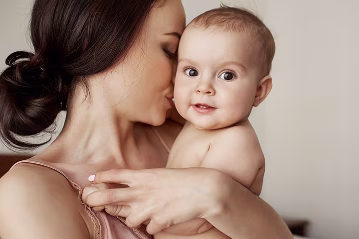Μαμά με το μωρό της