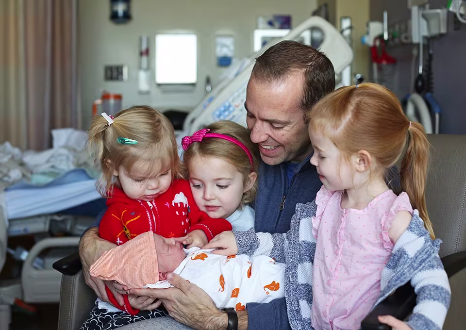 baby shower pour papas-Article Content Image Famille avec nouveau-né