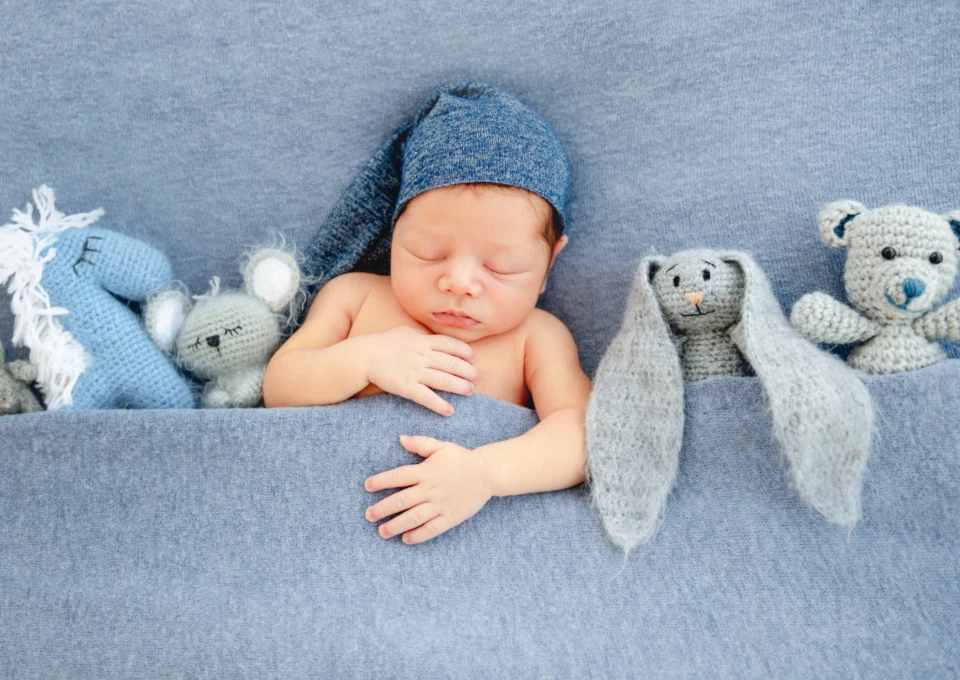 Bebé con Pampers Swaddlers Overnights