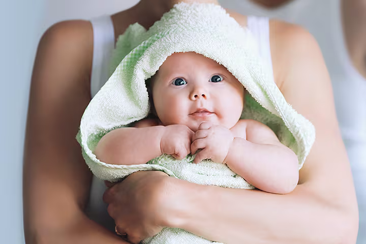 Ευαίσθητη επιδερμίδα: Πώς θα προστατεύσεις τη φυσική «πανοπλία» του μωρού σου