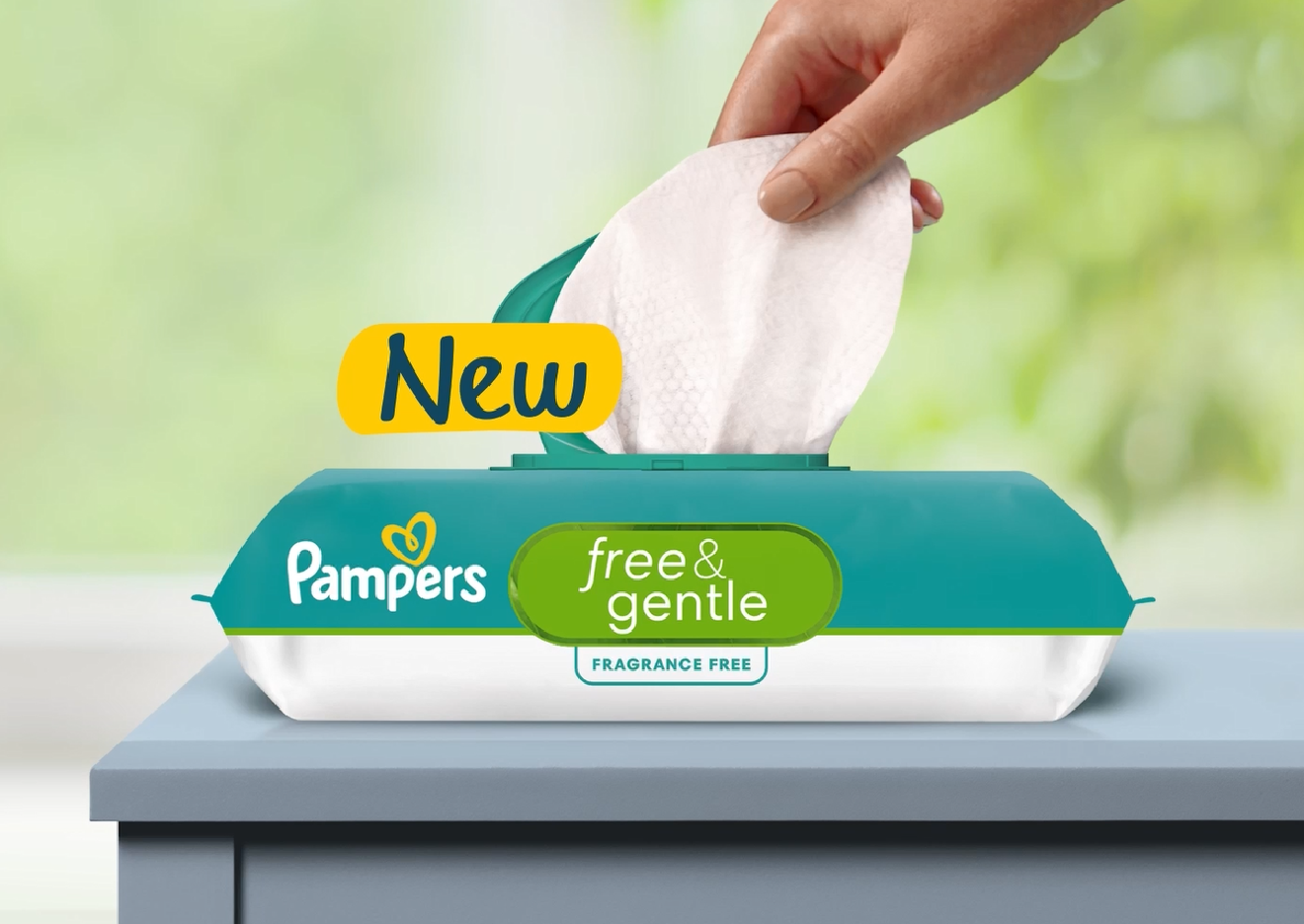Les lingettes Pampers Free & Gentle nettoient mieux* sans risque de déchirure.