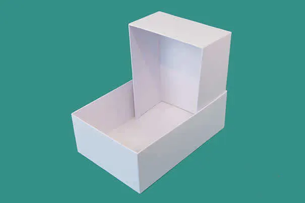 הכנת עוגת חיתולים שלב 2 create the base of the stroller