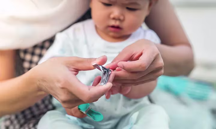 Finger- und Fußnägel bei Babys schneiden