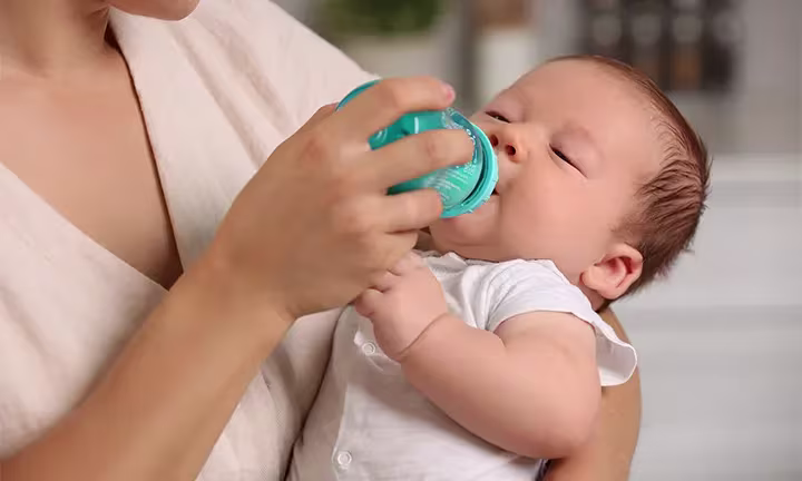 When to wake a newborn baby to feed