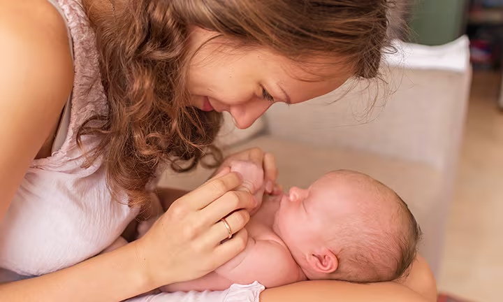 skin-to-skin contact with newborn