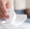Que contient une lingette Pampers ?