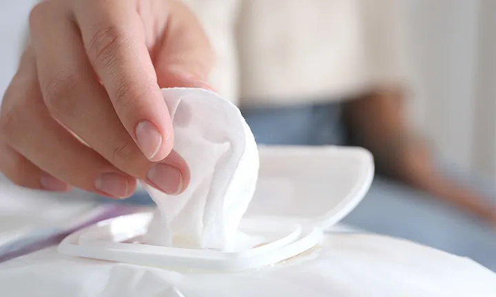 Que contient une lingette Pampers ?