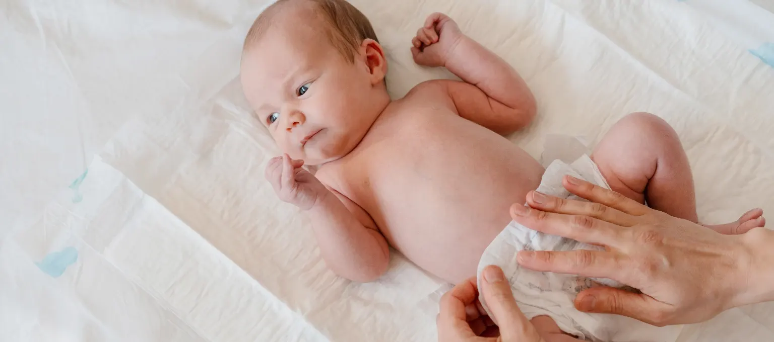 ¿En qué momento mi bebé necesita crema para el pañal?