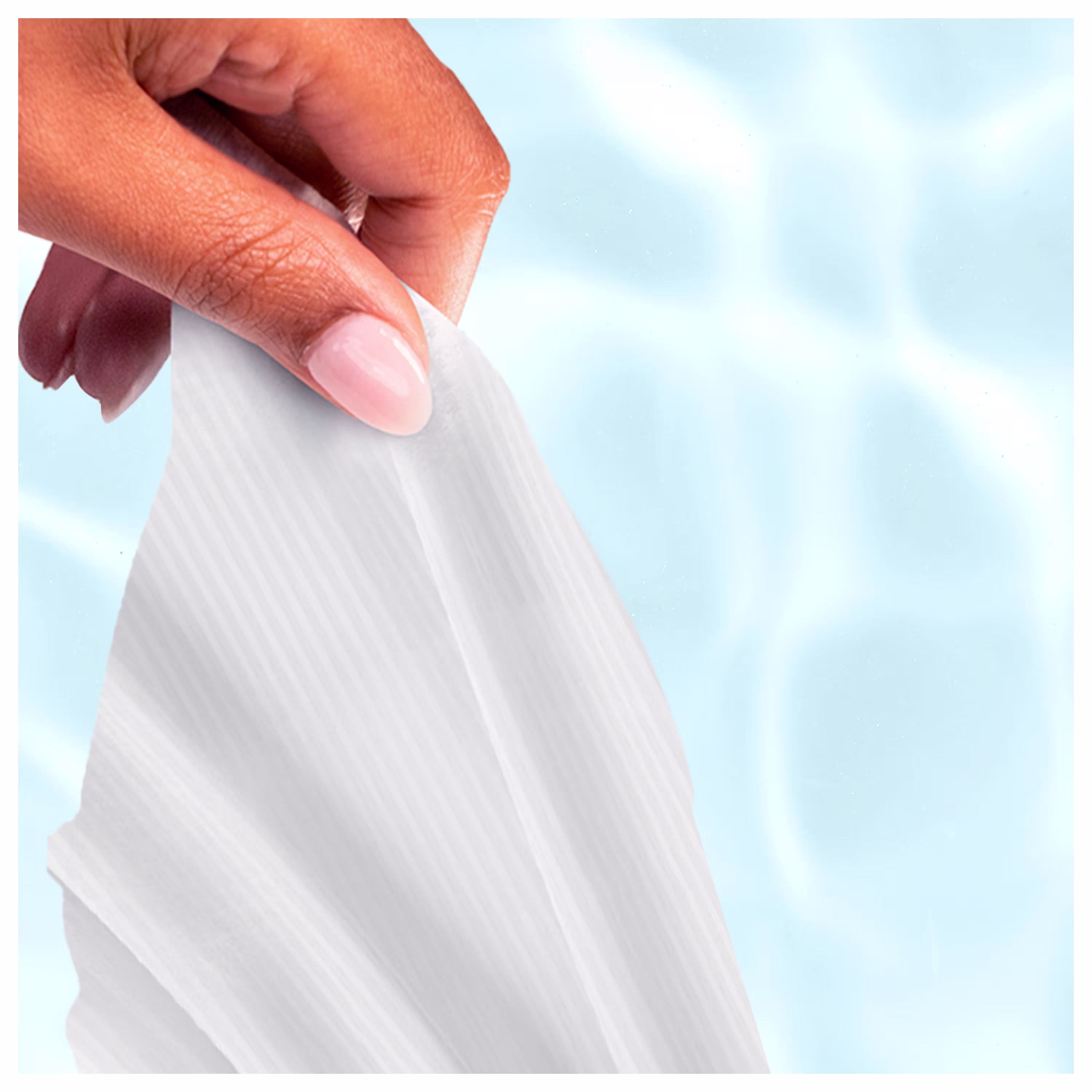 Ένα χέρι κρατάει ένα μωρομάντηλο σε μπλε φόντο με νερό