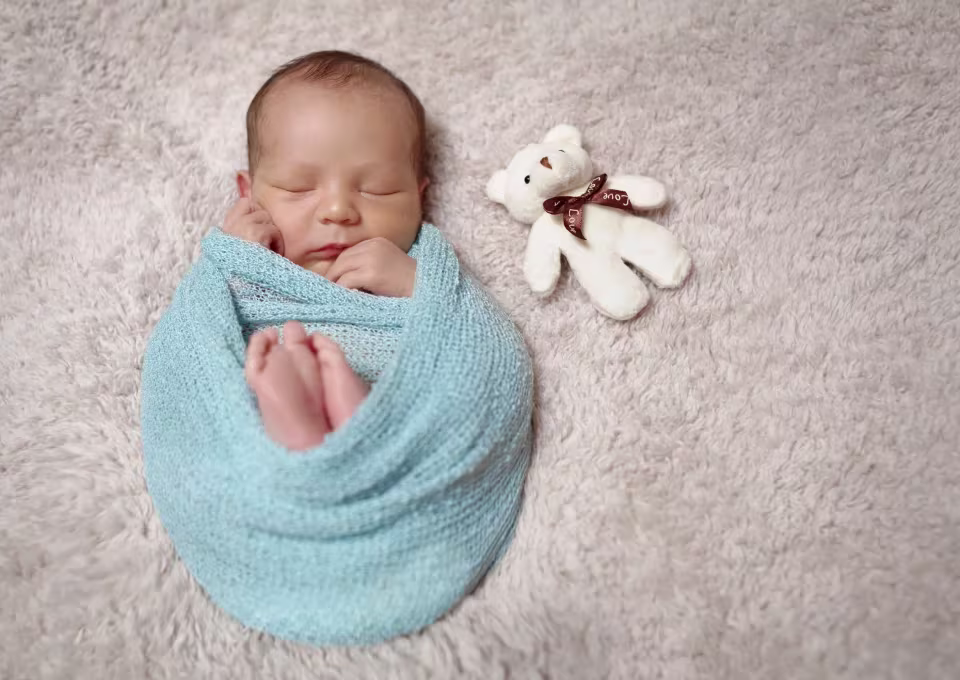 bebê envolvido tipo charutinho