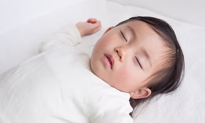 新生児が起きない時は？赤ちゃんの寝すぎについて