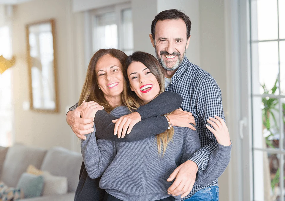 Mamá e hija celebrando con canciones para el Día del Padre