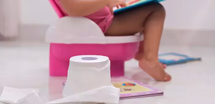 Guagua aprendiendo a ir al baño