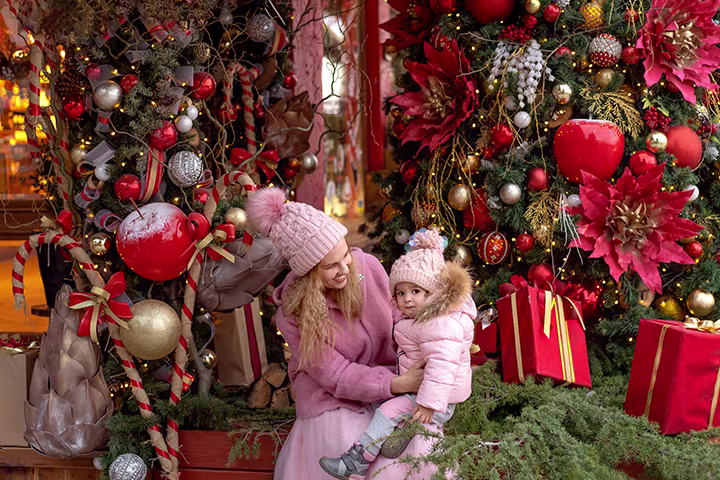 Παραμυθένιες βόλτες στα πιο ονειρεμένα χριστουγεννιάτικα πάρκα της πόλης