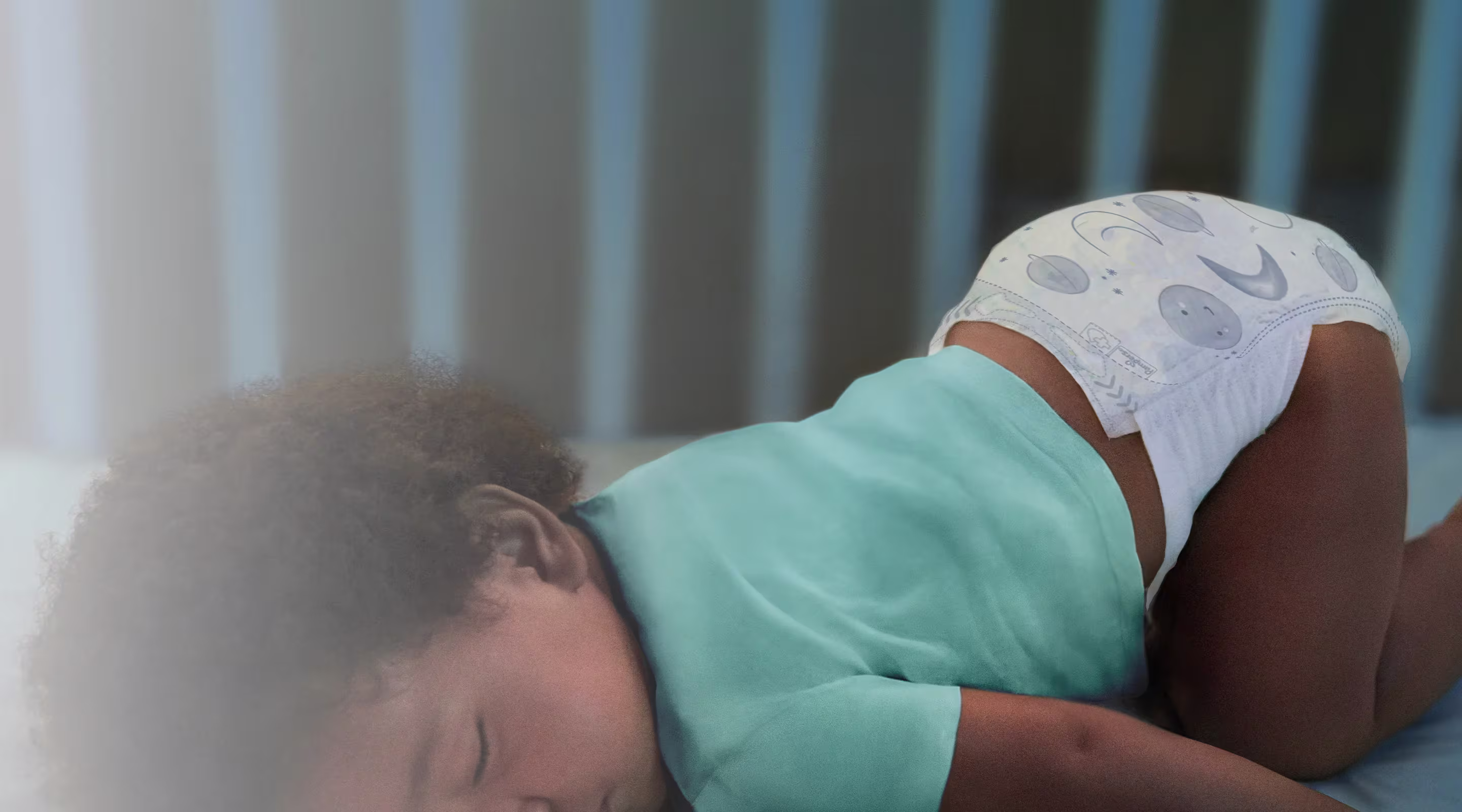 Ajuste Elástico. Bebê deitado.