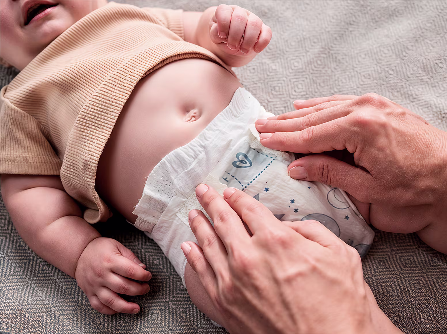 Ultra Suave. Colocando a fralda