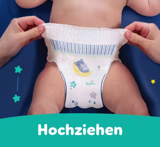 Hände ziehen die Pants hoch und verdeutlichen, dass die Pants mit einem Zug angezogen werden können.